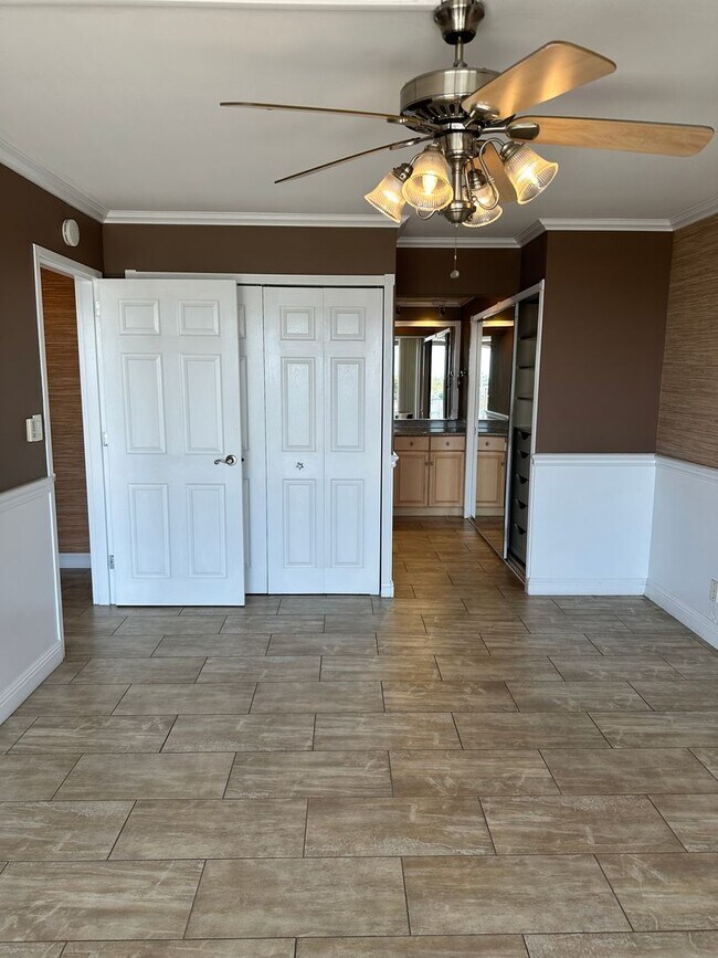 Building Photo - Spacious 2 Bedroom 2 Baths Condo with Wate...