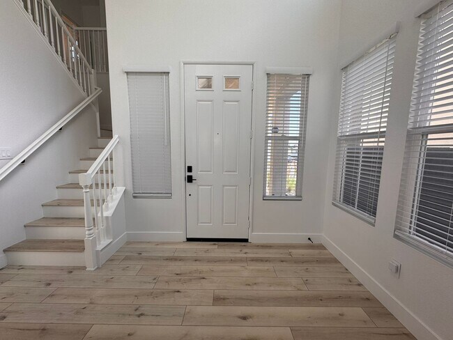 Building Photo - Newly Renovated Modern 3-Bedroom Home with...