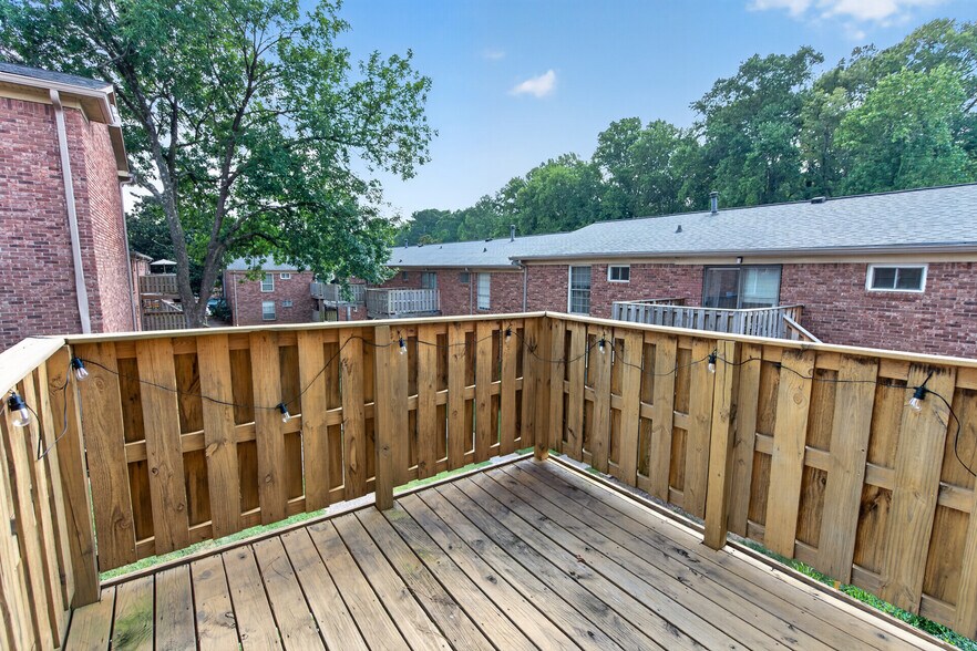Building Photo - 5631 Kingsport Dr