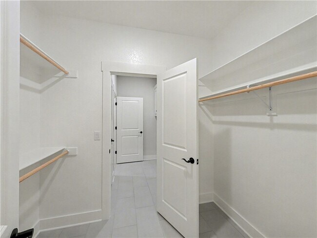 Building Photo - 18 Hillswick Dr