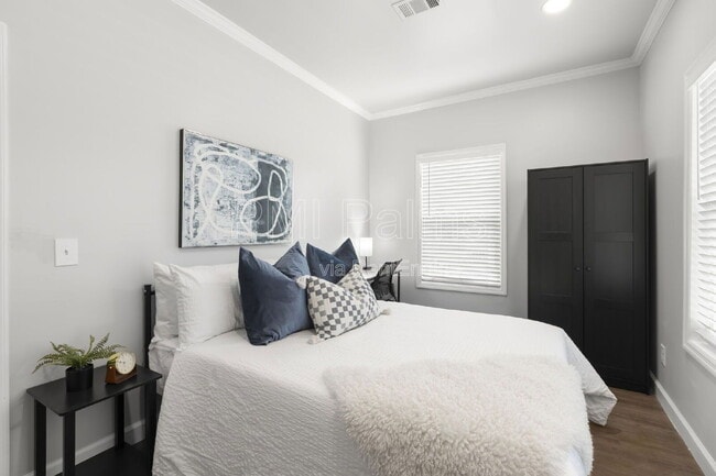 Building Photo - 1521 Preston St S