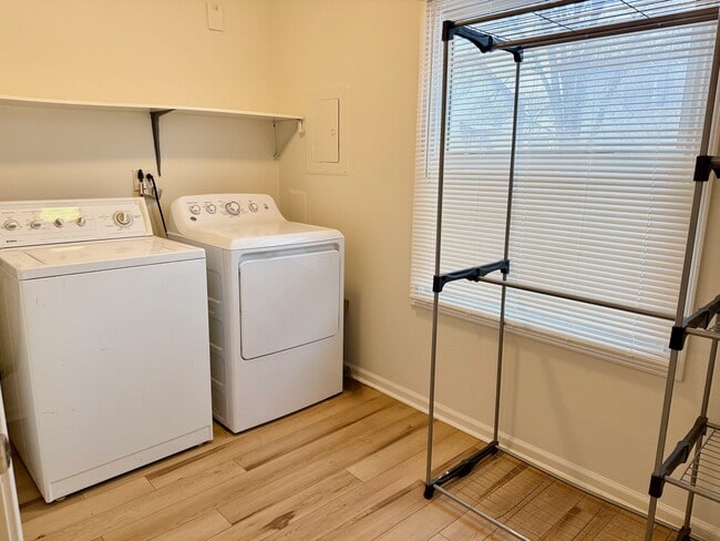 Building Photo - 328 Kirkwood Cir