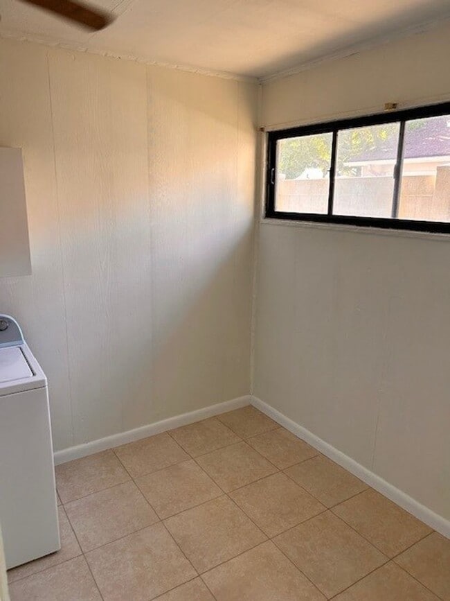 Building Photo - Newly renovated 3/2 Home in the Wedgewood ...