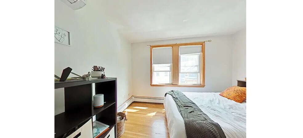 Building Photo - 161 Otis St