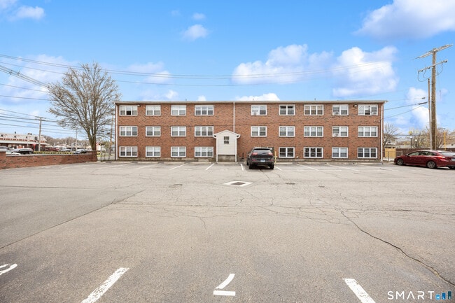 Building Photo - 46 N Cherry St