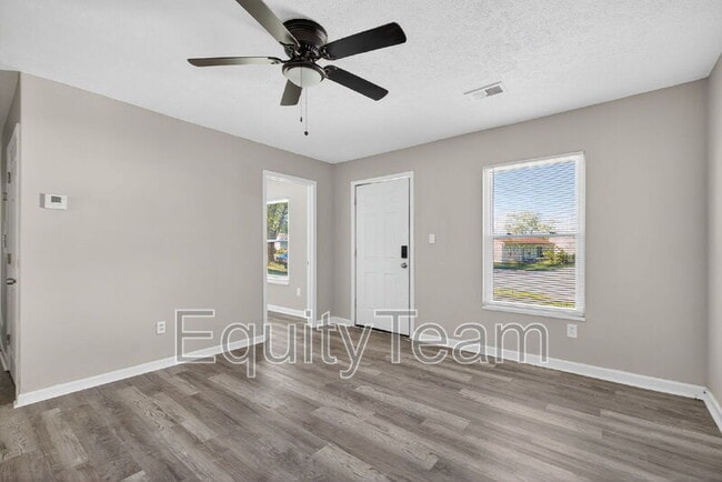 Building Photo - 10032 Regency Ct