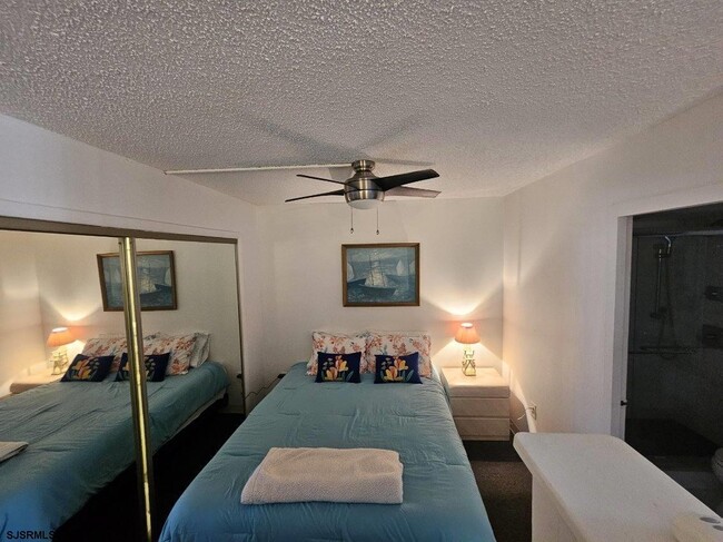 Building Photo - 111 S 16th Ave