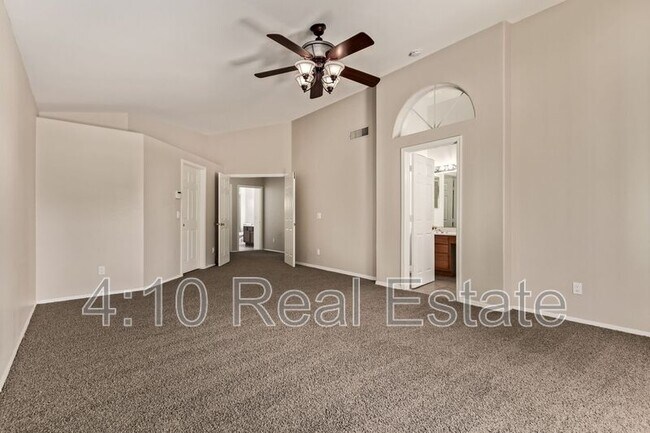 Building Photo - 1678 S Ash Dr