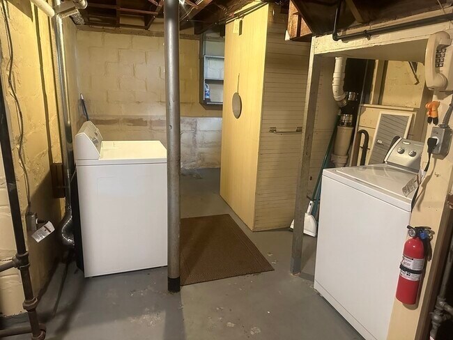 Building Photo - 238 Ashcroft Rd