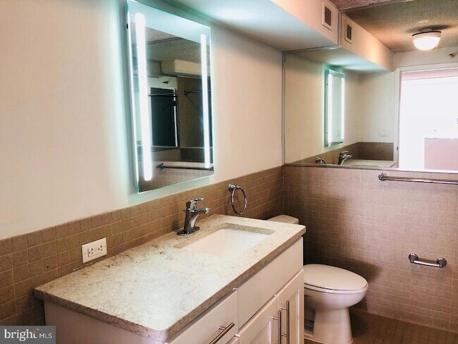 Building Photo - 2300 Walnut Street Unit 3B-330