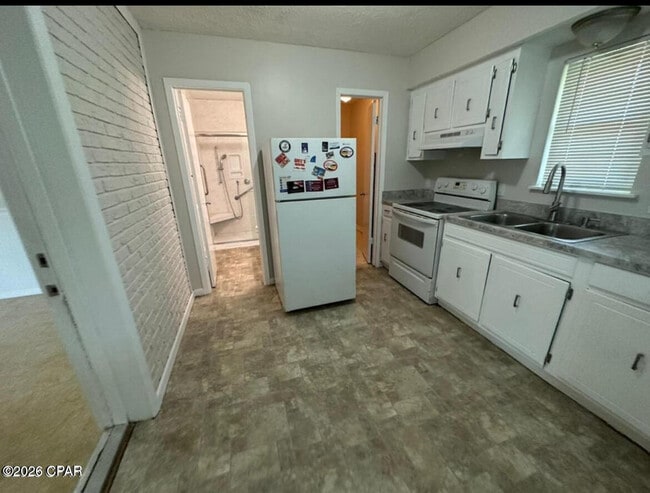 Building Photo - 102 Hershel Ct