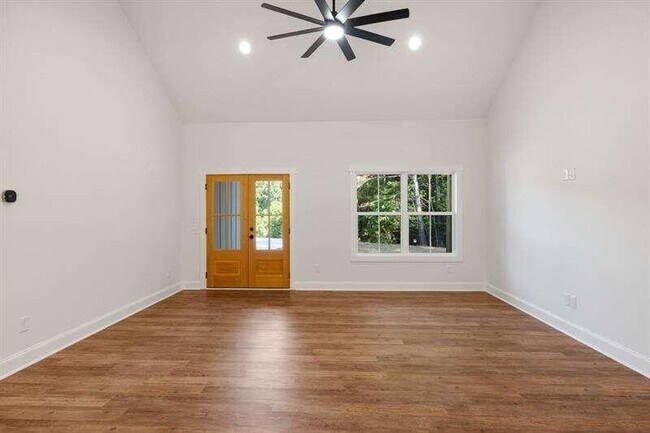 Building Photo - 2275 Hwy 19 N