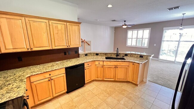 Building Photo - Charming 3-Bedroom Townhome in Oviedo – La...
