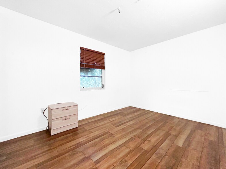 Building Photo - 8405 Aero Ave