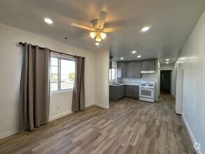 Building Photo - Huntington Beach 3 Bed 3 Bath Apartment