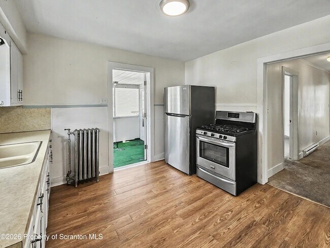 Building Photo - 310 21st Ave