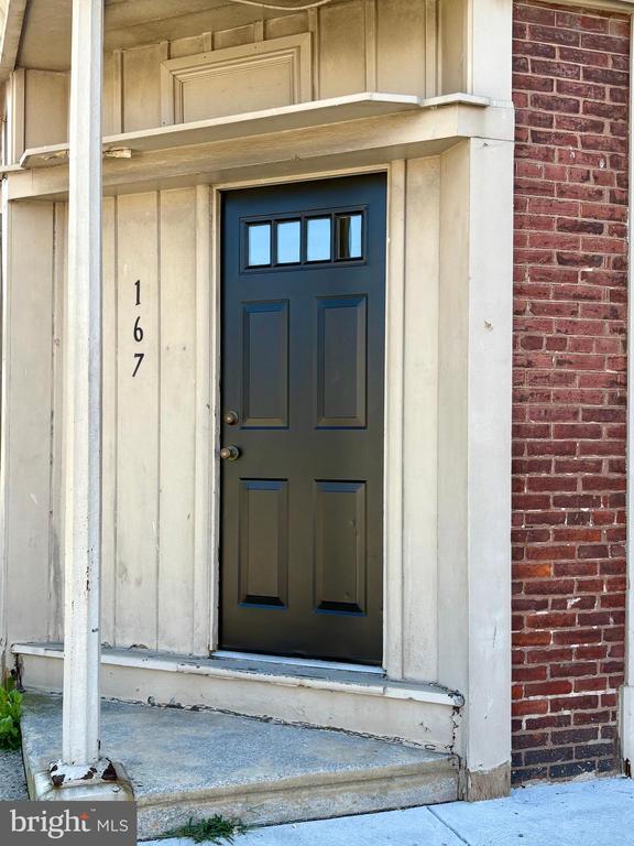 Building Photo - 167 W 7th Ave