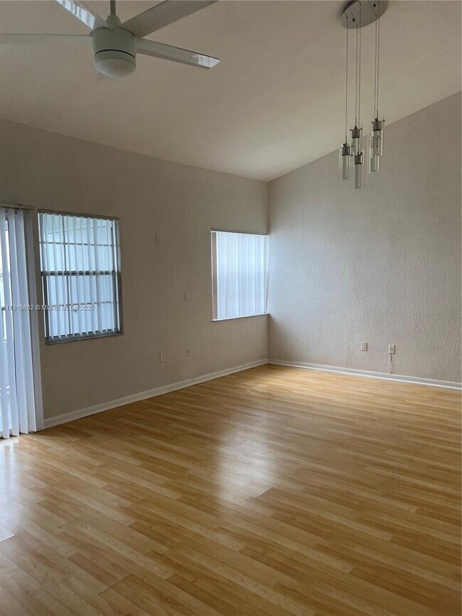 Building Photo - 2811 N Oakland Forest Dr