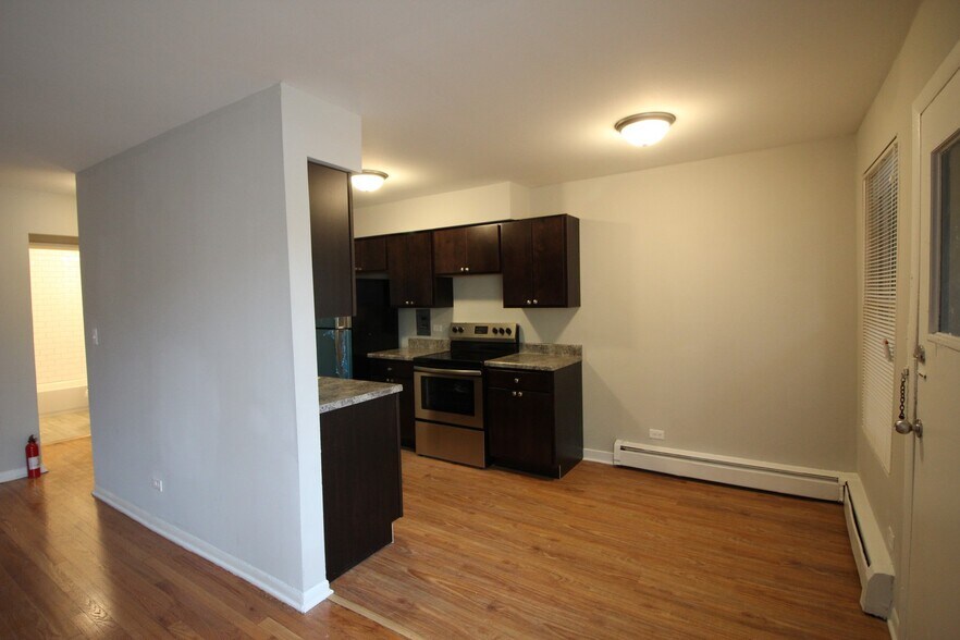 Building Photo - 1642 W Morse Ave