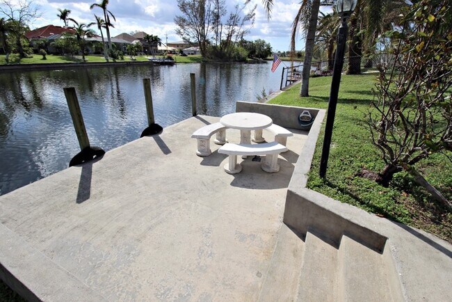 Building Photo - 138 SE 20th St