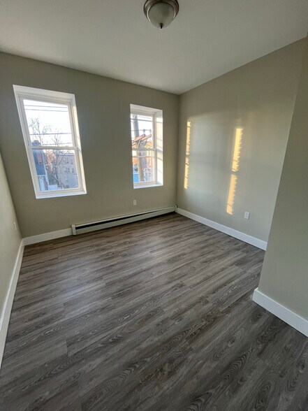 Building Photo - 856 S 16th St