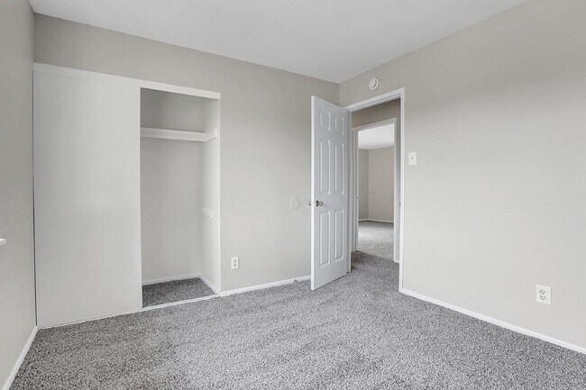 Building Photo - $2,600.00, 3-bed, 2.5-bath, located in Lak...