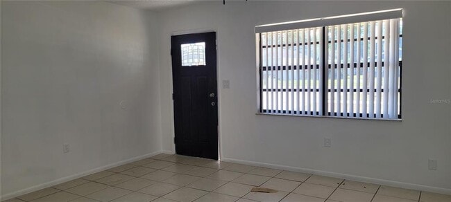 Building Photo - 2461 Dryer Ave