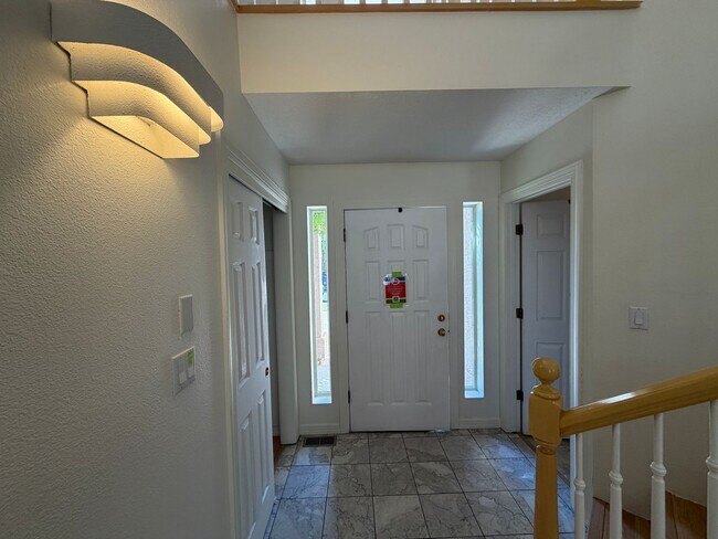 Building Photo - 6517 Glen Oak NE