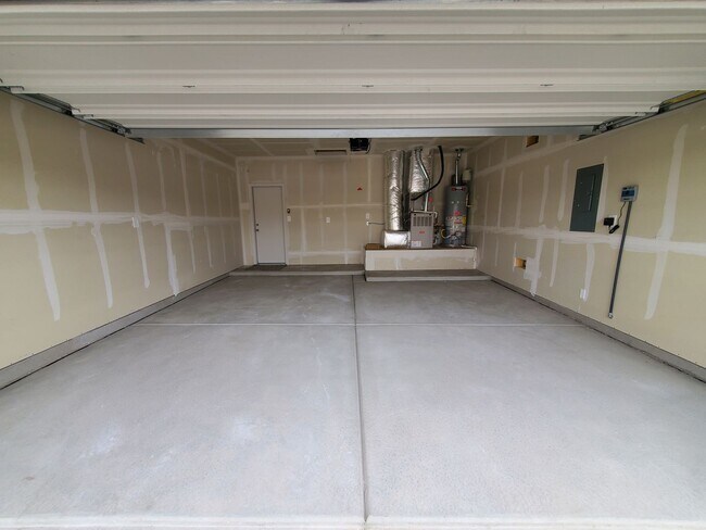 Building Photo - 3 bed 2 bath Energy Efficient Home!