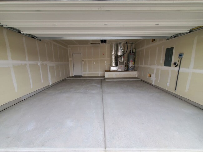 Building Photo - Coming Soon!! 3 bed 2 bath Energy Efficient Home!