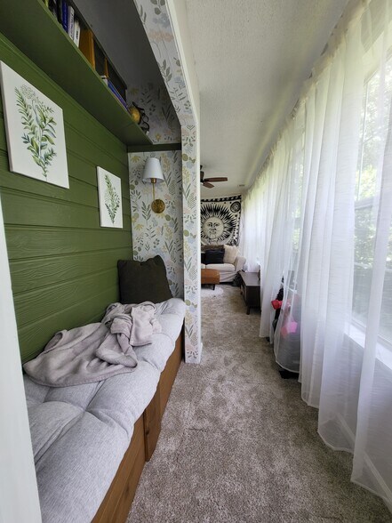 Reading nook - 72 Sutton Pl