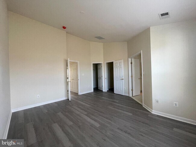 Building Photo - 41851 Cinnabar Square