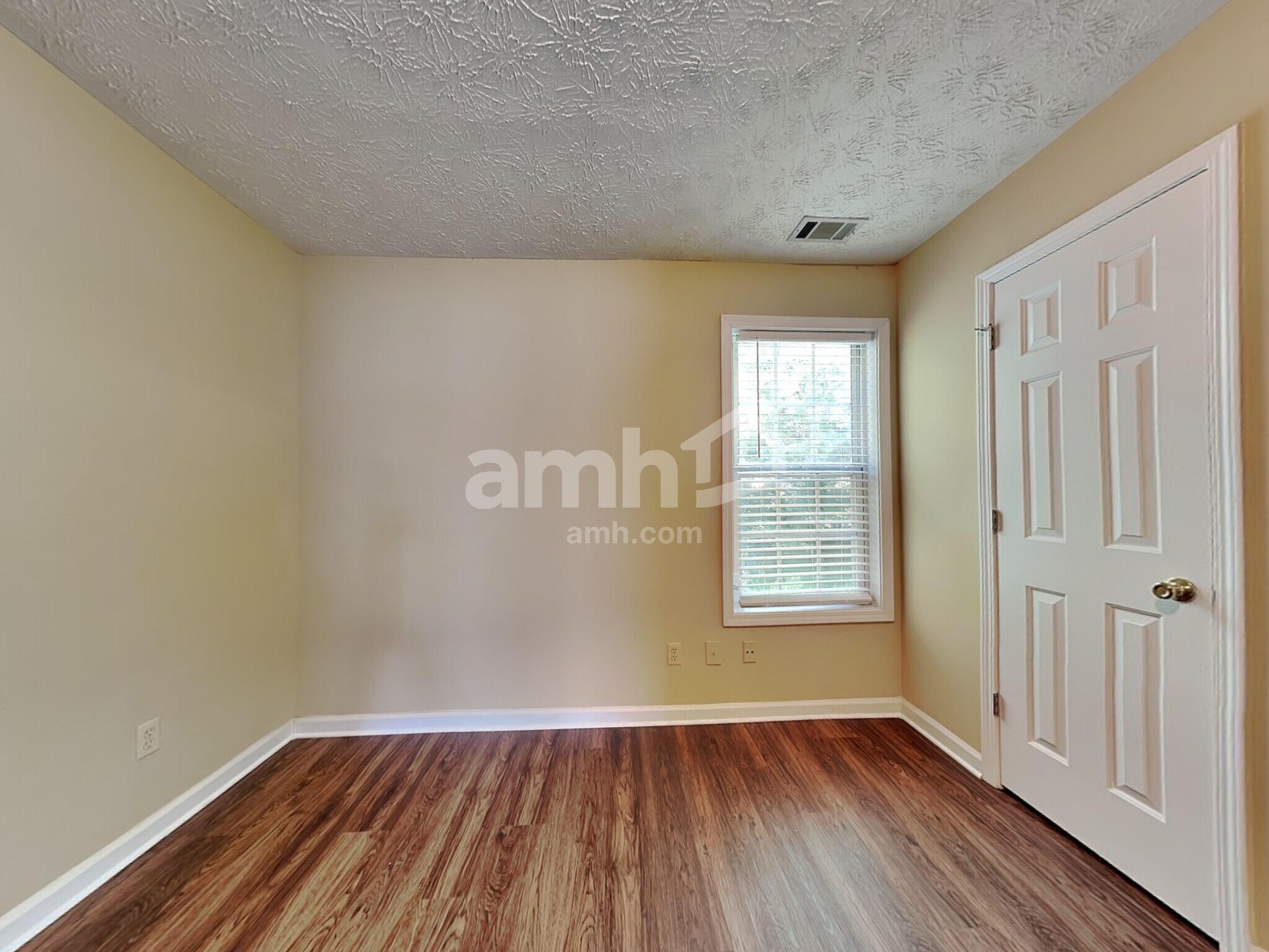 Building Photo - 1305 Carlysle Park Dr