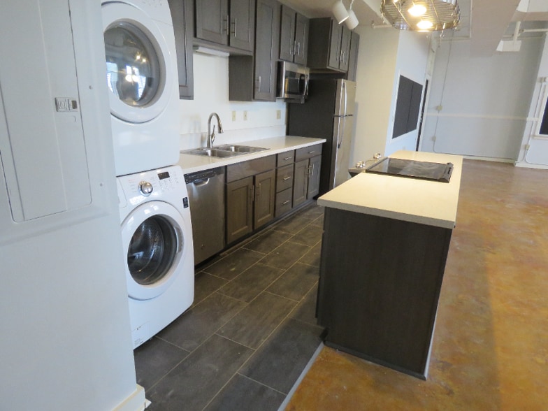 Building Photo - 1401 Scott St