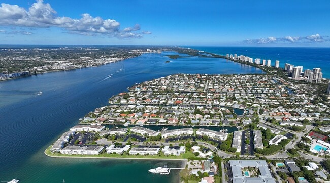 Building Photo - 1030 Sugar Sands Blvd