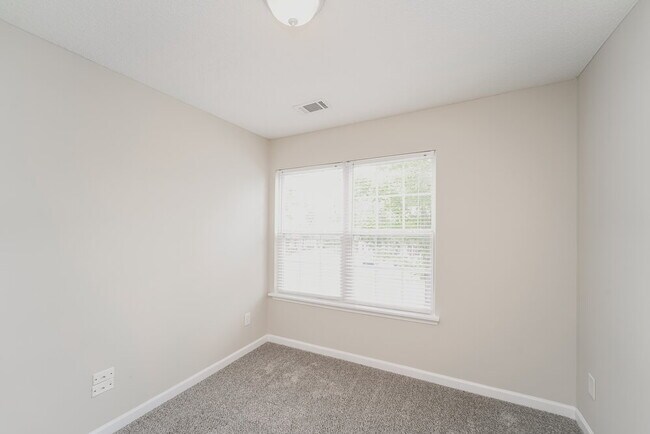 Building Photo - 16927 Greenlawn Hills Ct