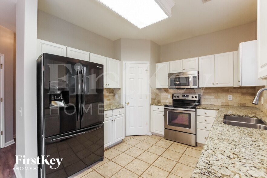 Building Photo - 924 Clearbrook Rd