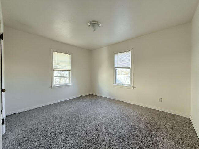 Building Photo - 609 S Taylor Ave