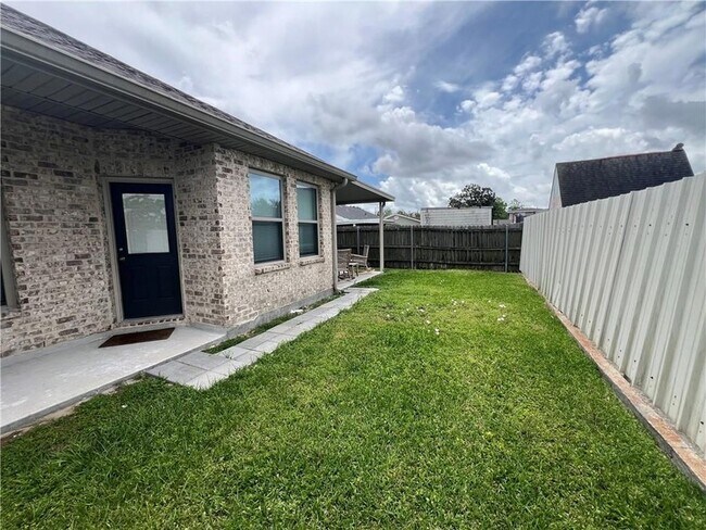 Building Photo - 2708 Volpe Dr