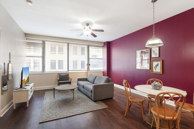 Building Photo - 925 Common St