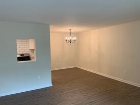 Building Photo - 156 Drummers Ln