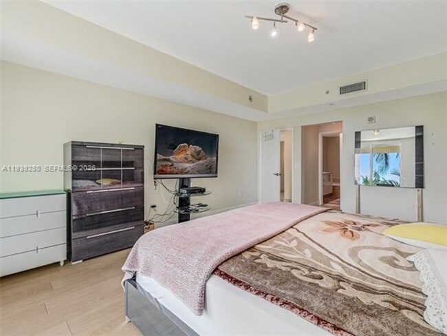 Building Photo - 3330 NE 190th St