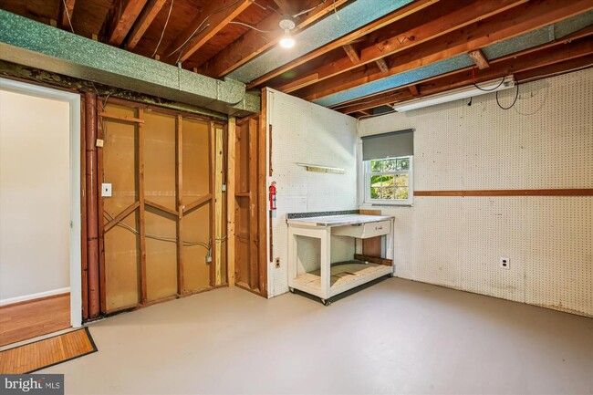 Building Photo - 8907 Captains Row