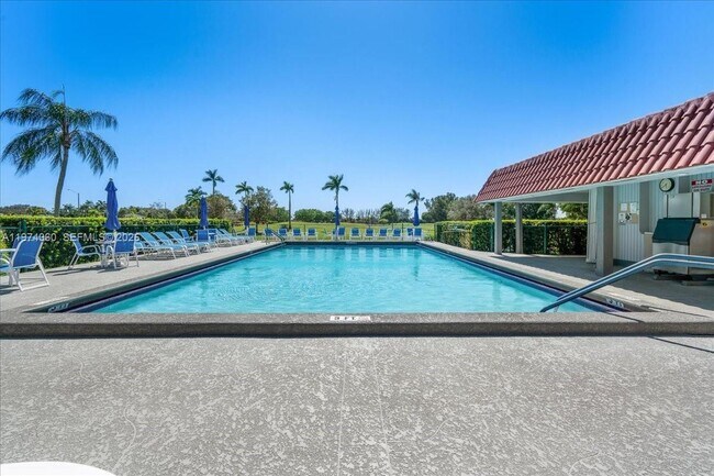 Building Photo - 811 S Hollybrook Dr