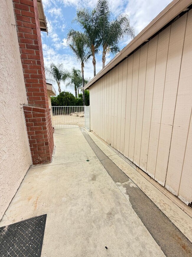 Building Photo - 2863 Sapphire Ave