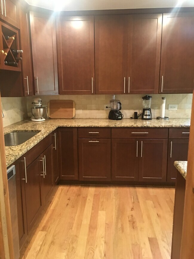 Building Photo - COMING SOON - Great Location - Close to Sw...