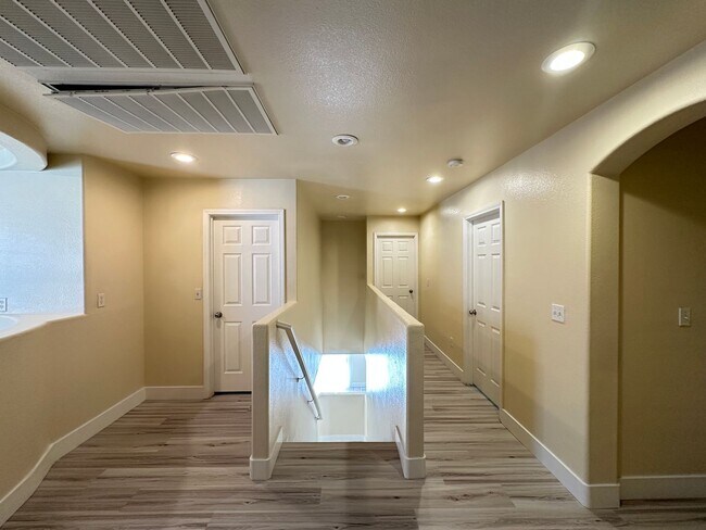 Building Photo - FALCON POINTE