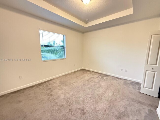 Building Photo - 20714 NE 5th Ct