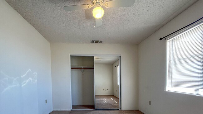 Building Photo - Cute 3 Bedroom 2 Bathroom Home