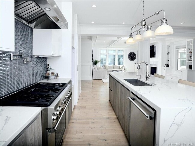 Building Photo - 1 Home Pl